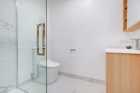 Photo of property in 4/23 Awaroa Road, Sunnyvale, Auckland, 0612