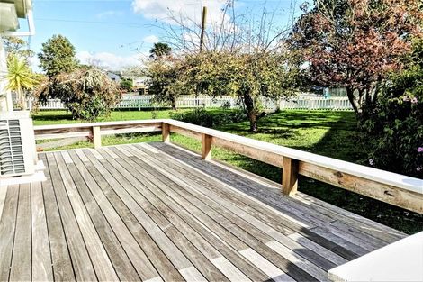 Photo of property in 11 Darlington Street, Ngatea, 3503