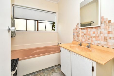 Photo of property in 28 Mcquarrie Avenue, Wattle Downs, Auckland, 2103