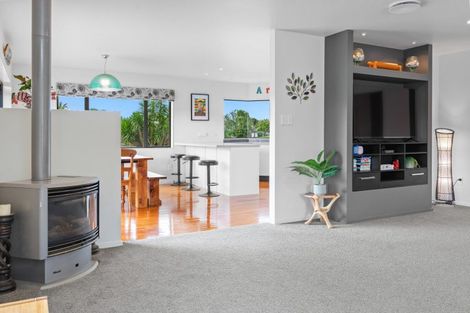 Photo of property in 16 Cairn Way, Te Kamo, Kamo, 0185