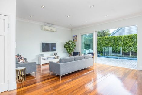 Photo of property in 16 Warwick Street, Morningside, Auckland, 1022