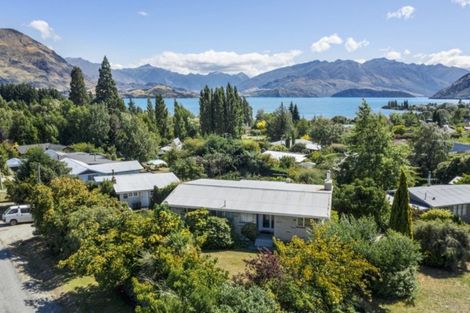 Photo of property in 1 Eely Point Road, Wanaka, 9305