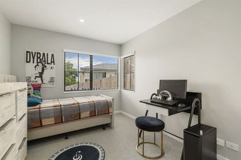 Photo of property in 6 Fairchild Avenue, Goodwood Heights, Auckland, 2105