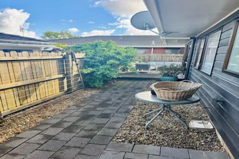 Photo of property in 1/71 Aviemore Drive, Highland Park, Auckland, 2010