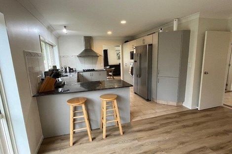 Photo of property in 28 Craigavon Drive, East Tamaki, Auckland, 2013