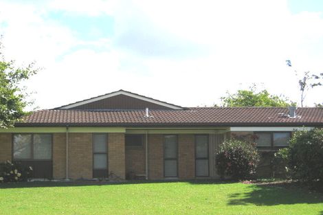 Photo of property in 32 Frank Evans Place, Henderson, Auckland, 0610