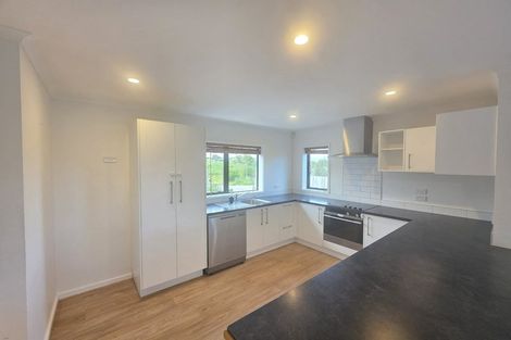 Photo of property in 7 Pukeori Street, Marfell, New Plymouth, 4310