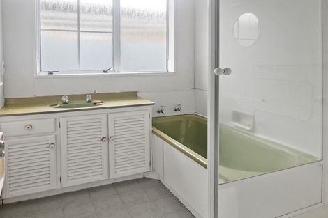 Photo of property in 1/5 Napoleon Avenue, Milford, Auckland, 0620