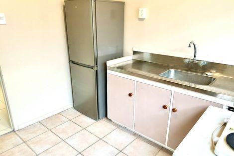 Photo of property in 40 Spence Road, Henderson, Auckland, 0612