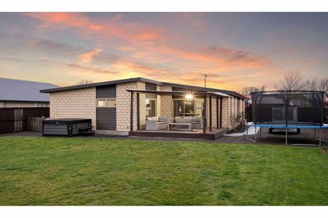 Photo of property in 15 Little Oaks Drive, Yaldhurst, Christchurch, 8042