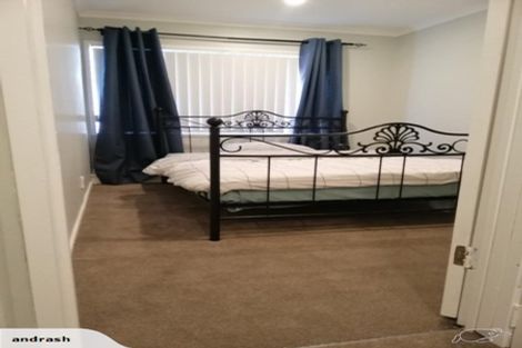 Photo of property in 28 Vina Place, Massey, Auckland, 0614