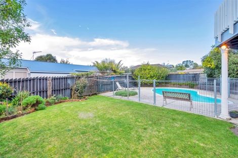 Photo of property in 9 Bodi Place, Te Atatu South, Auckland, 0610
