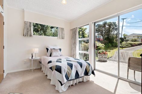 Photo of property in 35 Montgomery Avenue, Rothesay Bay, Auckland, 0630
