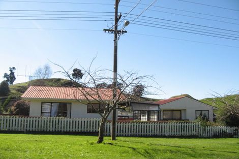 Photo of property in 18 Ongo Road, Hunterville, 4730