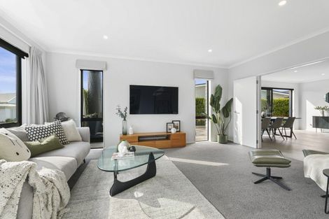 Photo of property in 5 Kuku Avenue, Red Beach, 0932