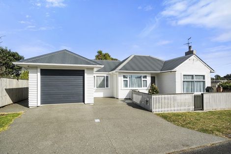Photo of property in 10 Karaka Grove, Raumati Beach, Paraparaumu, 5032