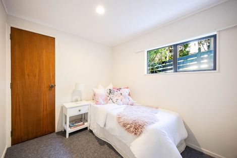 Photo of property in 16 Halldene Terrace, Red Beach, 0932