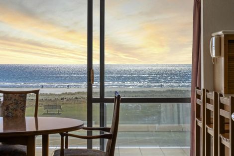 Photo of property in 76 Marine Parade, Mount Maunganui, 3116