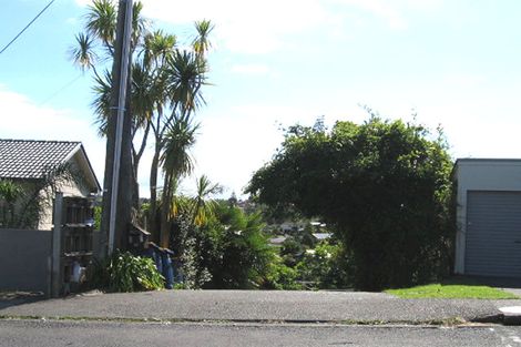 Photo of property in 1/68 Woodlands Crescent, Browns Bay, Auckland, 0630