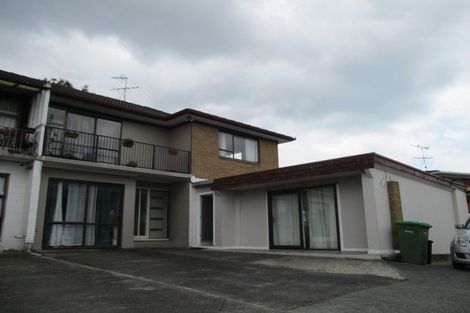 Photo of property in 2/14a Kurnell Drive, Botany Downs, Auckland, 2010