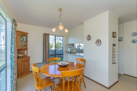 Photo of property in 37 Weraroa Road, Levin, 5510