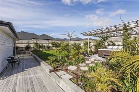 Photo of property in 3 Lewis Younie Road, Kumeu, 0810