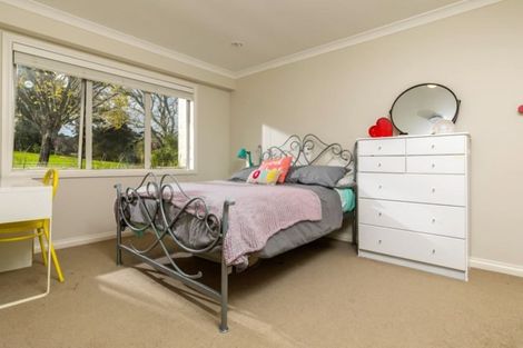 Photo of property in 21 Churchouse Road, Greenhithe, Auckland, 0632