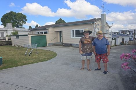 Photo of property in 62 College Road, Northcote, Auckland, 0627