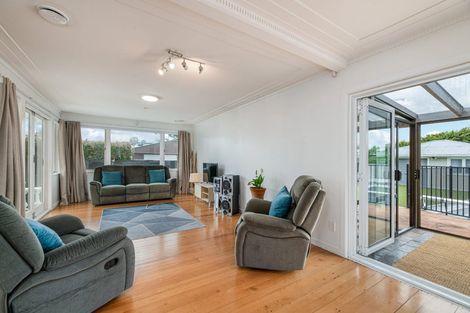 Photo of property in 13 Peachgrove Road, Te Atatu Peninsula, Auckland, 0610