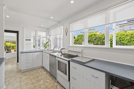 Photo of property in 39 Tiromoana Road, Raumati South, Paraparaumu, 5032