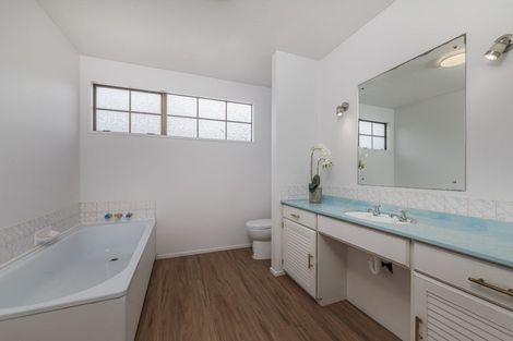 Photo of property in 2/278 Memorial Avenue, Burnside, Christchurch, 8053