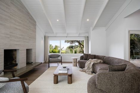 Photo of property in 47 Masterton Road, Rothesay Bay, Auckland, 0630