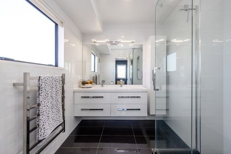 Photo of property in 2/30 Firth Road, Torbay, Auckland, 0630