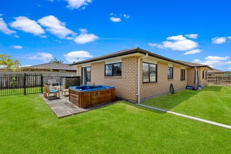 Photo of property in 19 Raabia Close, Parakai, 0830