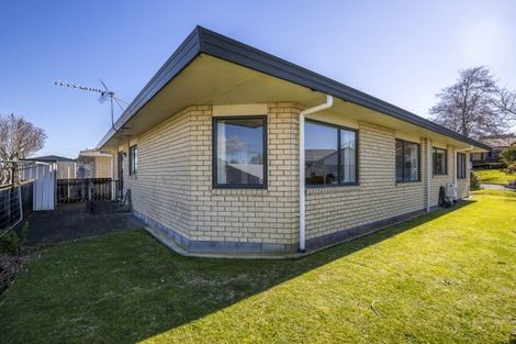 Photo of property in 2/16 Sandel Rise, Merrilands, New Plymouth, 4312
