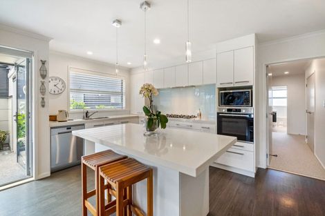 Photo of property in 2 Paradise Point Place, One Tree Point, 0118