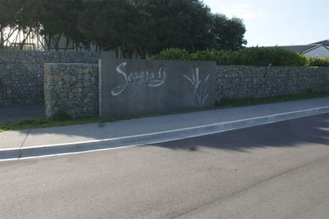 Photo of property in 10 Seagrass Place, Otaki Beach, Otaki, 5512