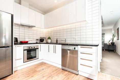 Photo of property in 2/123 The Parade, Island Bay, Wellington, 6023