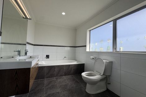 Photo of property in 9 Bellagio Way, Flat Bush, Auckland, 2019