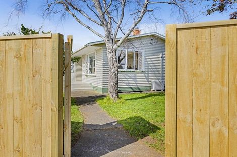 Photo of property in 27 Reid Avenue, Hawera, 4610