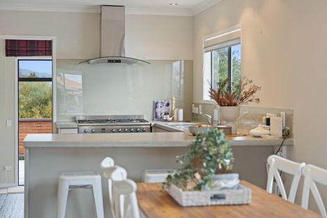 Photo of property in 12 Gavin Road, Raumati Beach, Paraparaumu, 5032