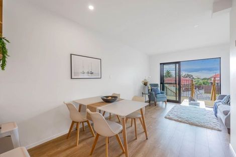 Photo of property in 2/28 Vodanovich Road, Te Atatu South, Auckland, 0610