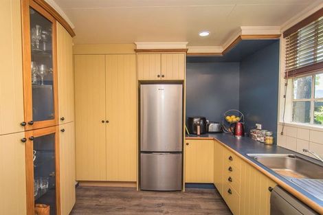 Photo of property in 72 Timaru Road, Waimate, 7924