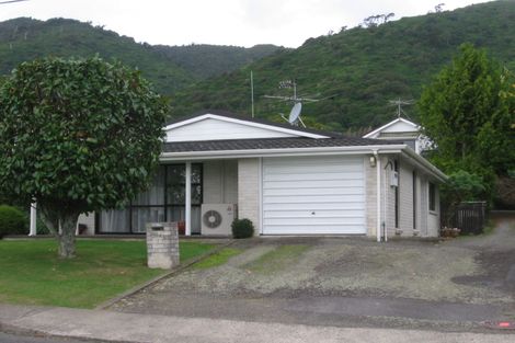 Photo of property in 21 Winara Avenue, Waikanae, 5036