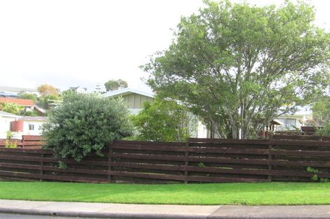 Photo of property in 1/33 Fairway Avenue, Red Beach, 0932