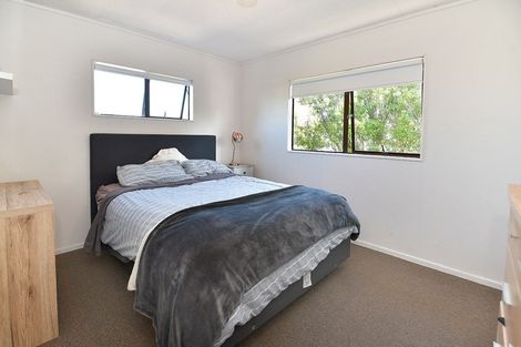 Photo of property in 2/88 Athena Drive, Totara Vale, Auckland, 0629