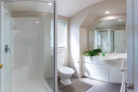 Photo of property in 5a Mclellan Place, Ilam, Christchurch, 8041