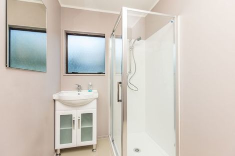 Photo of property in 1/21 Lowtherhurst Road, Massey, Auckland, 0614