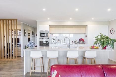 Photo of property in 16 Ruth Craig Place, Stanmore Bay, Whangaparaoa, 0932