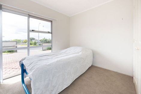 Photo of property in 2 Chelsea View Drive, Chatswood, Auckland, 0626